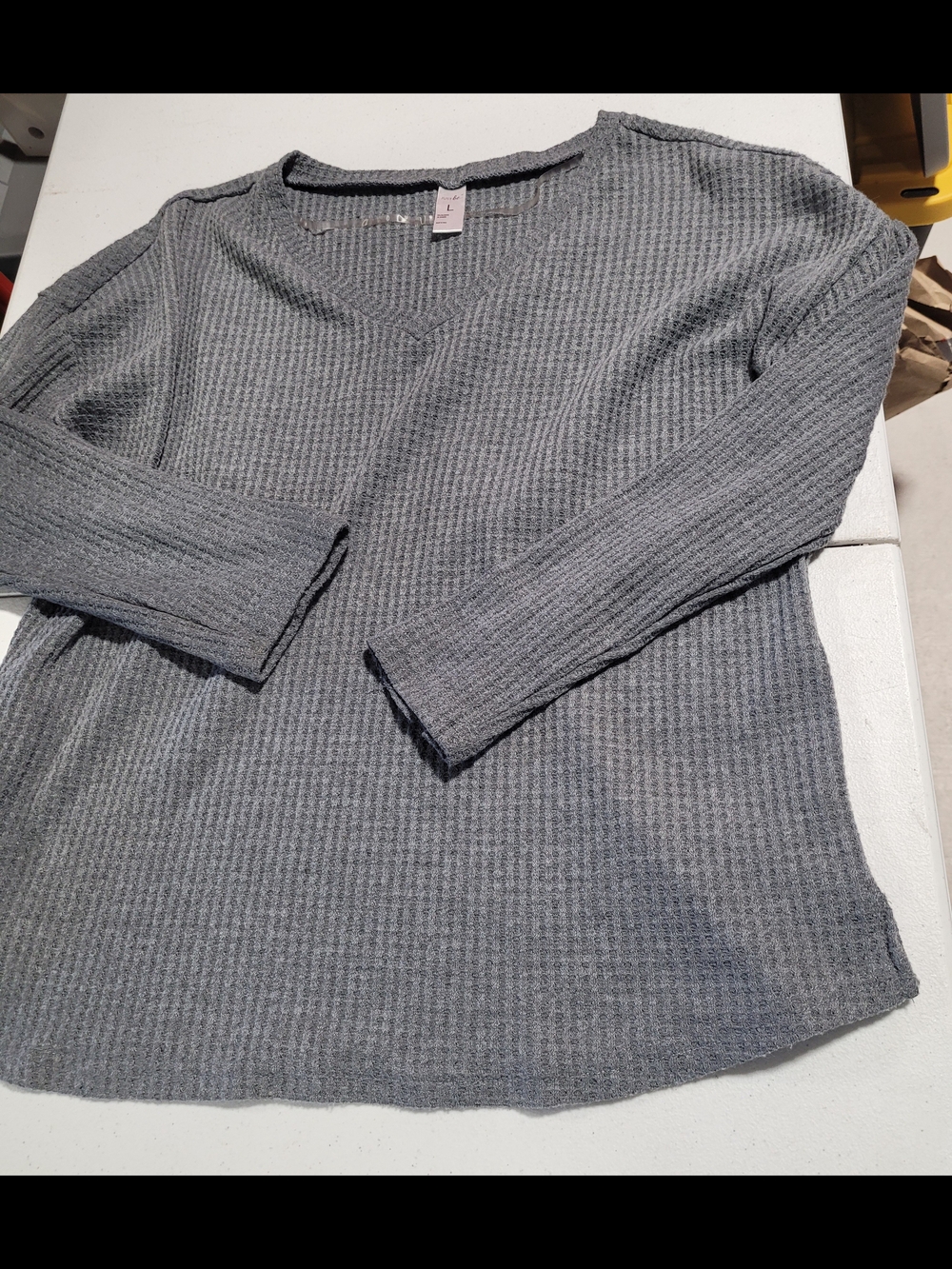 just be Women's Gray Waffle Knit V-Neck Top